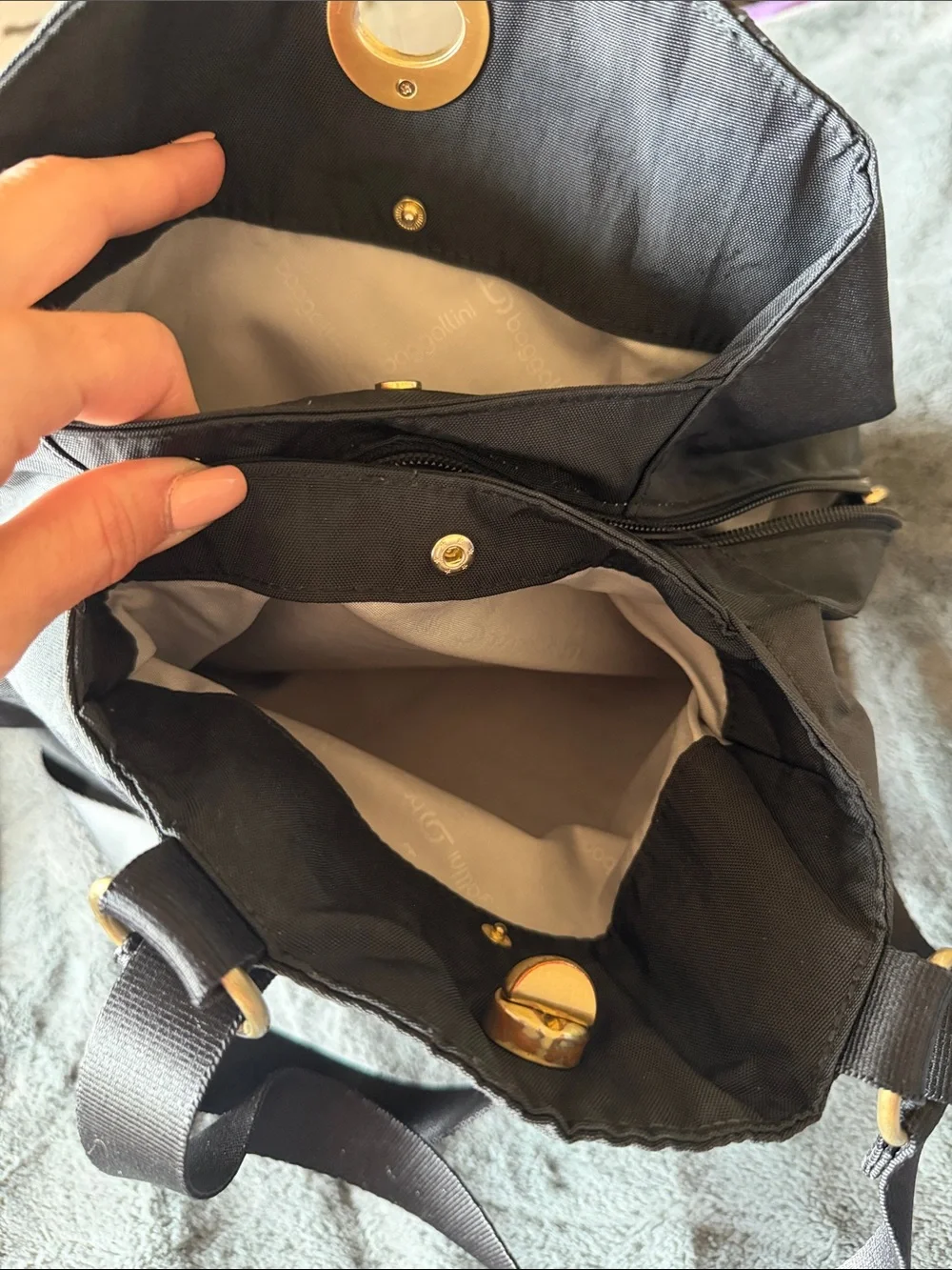 Baggallini Gray Nylon backpack with Gold Turn 🔒
